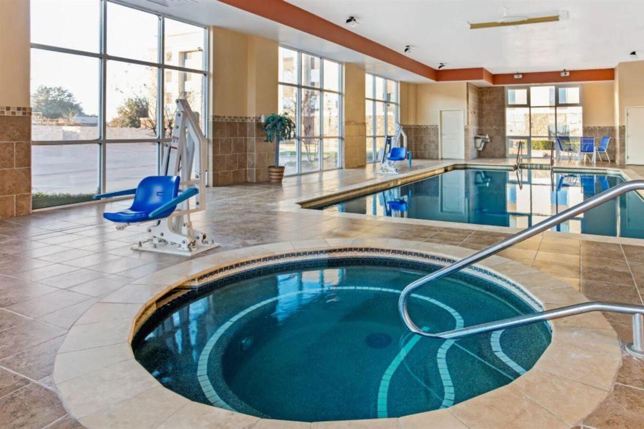 La Quinta Inn & Suites By Wyndham Ft Worth-Burleson Ngoại thất bức ảnh