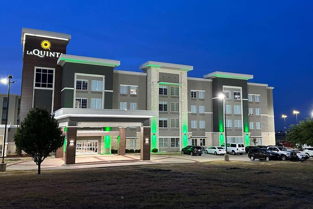 La Quinta Inn & Suites By Wyndham Ft Worth-Burleson Ngoại thất bức ảnh