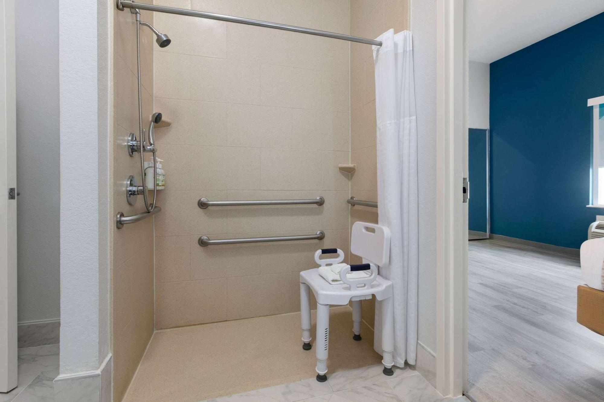 La Quinta Inn & Suites By Wyndham Ft Worth-Burleson Ngoại thất bức ảnh