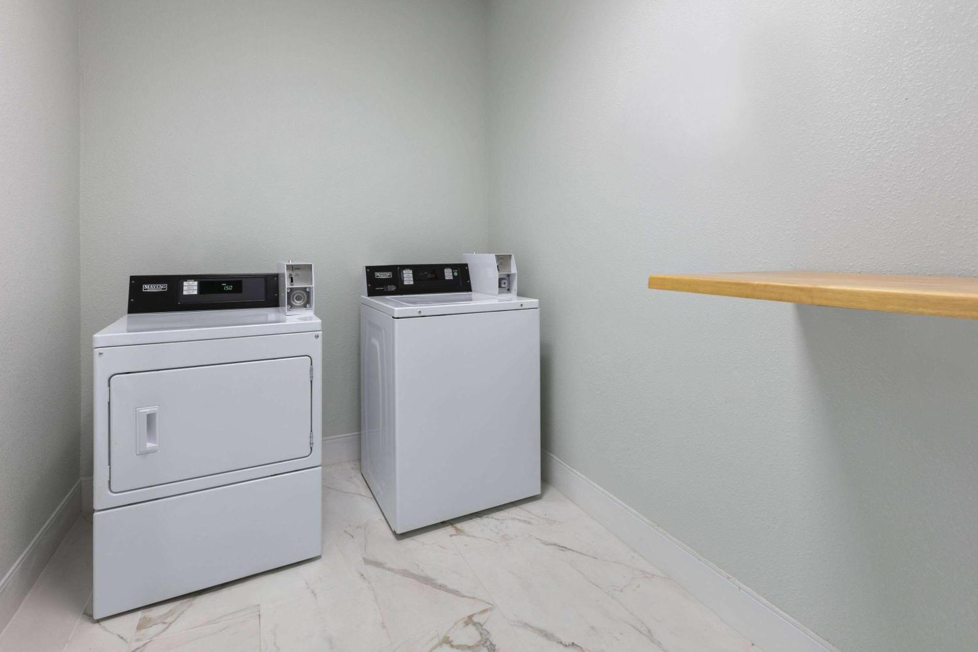 La Quinta Inn & Suites By Wyndham Ft Worth-Burleson Ngoại thất bức ảnh