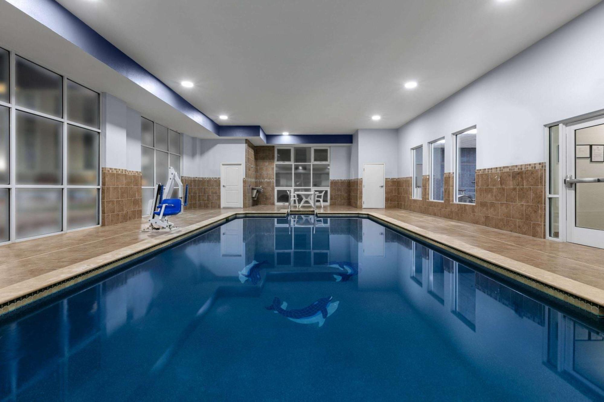 La Quinta Inn & Suites By Wyndham Ft Worth-Burleson Ngoại thất bức ảnh