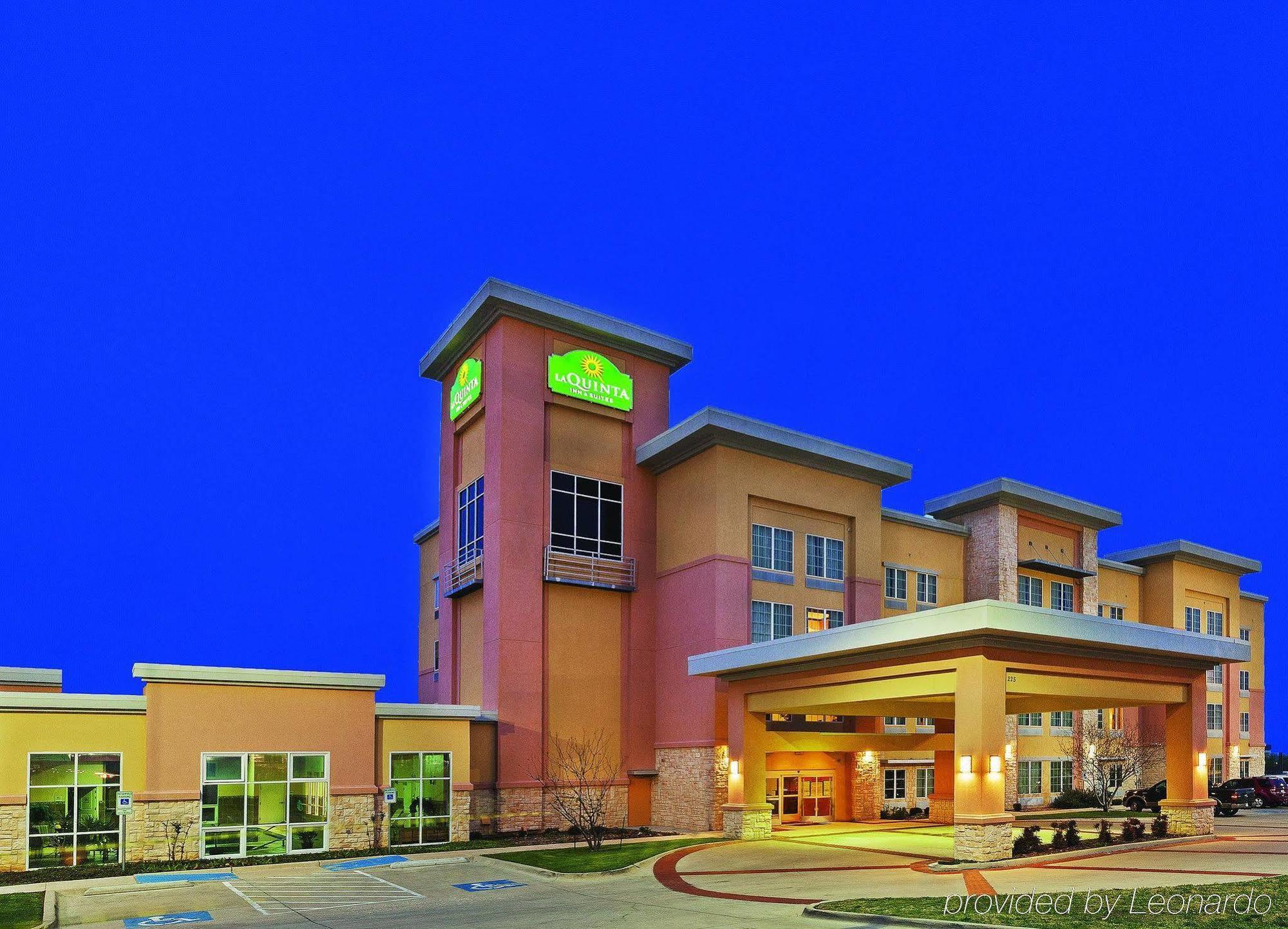 La Quinta Inn & Suites By Wyndham Ft Worth-Burleson Ngoại thất bức ảnh